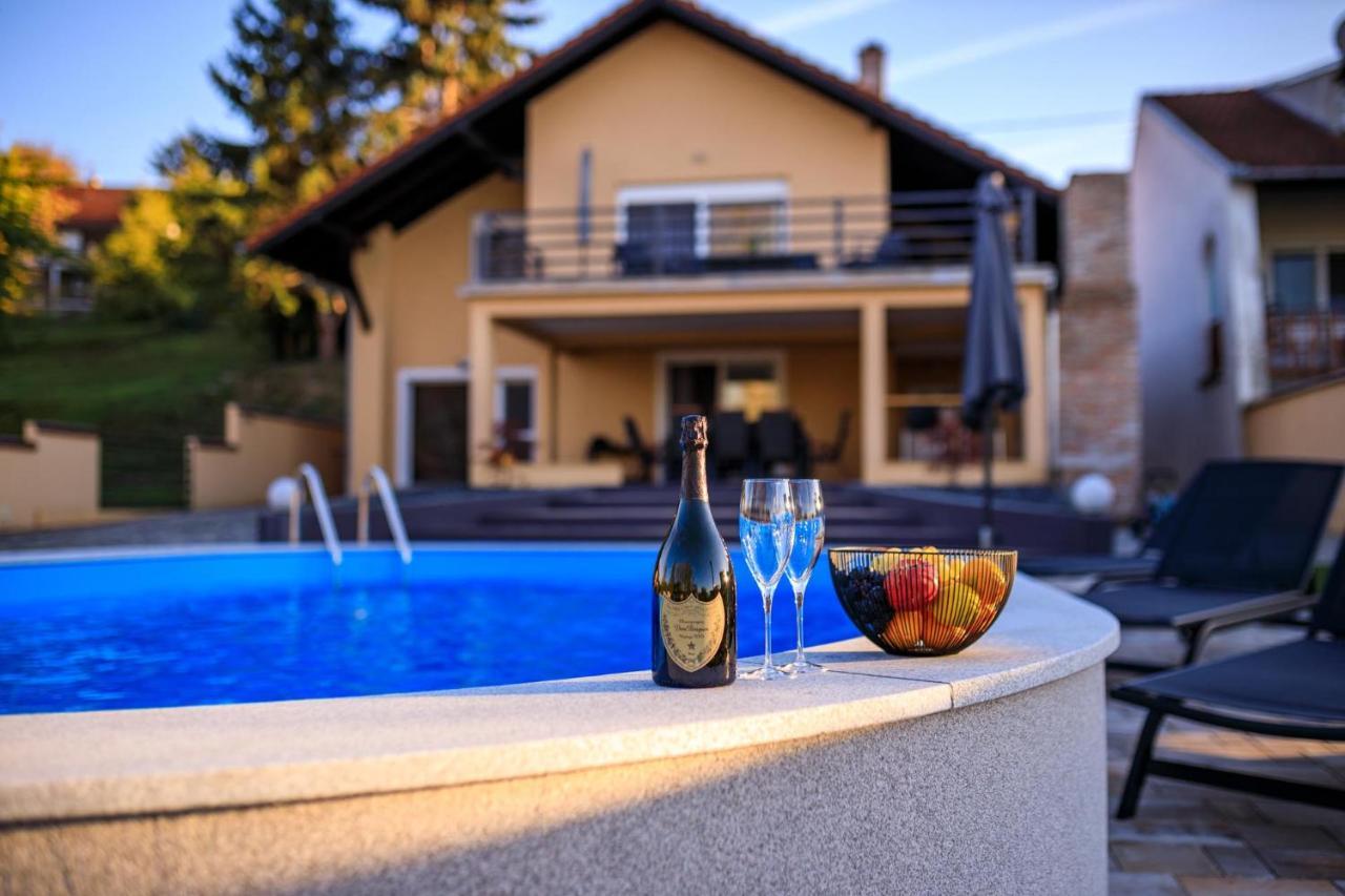 Villa Aljmas ภายนอก รูปภาพ
